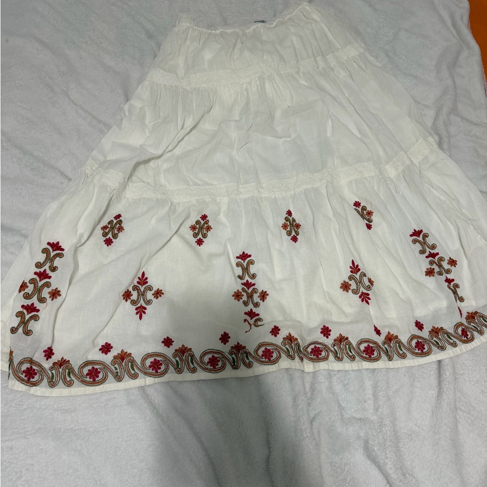 Embroidered White Skirt